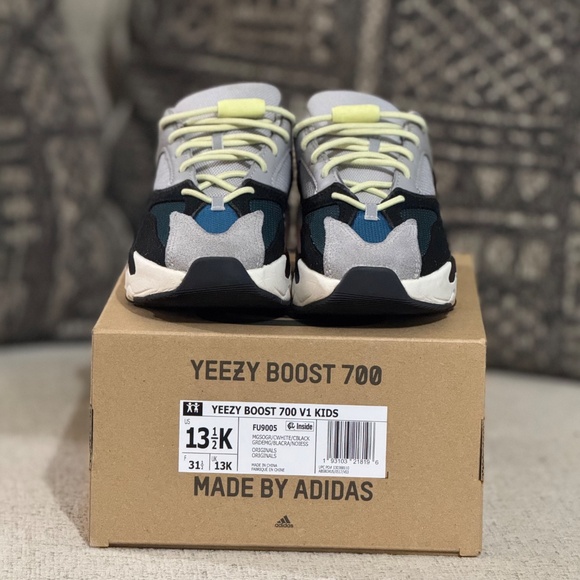 adidas YEEZY Boost 700 - Picture 2 of 8